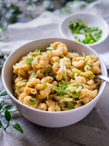 one pot gluten and dairy free mac and cheese with broccoli in a serving bowl