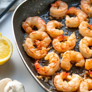 A skillet of juicy shrimp scampi ready to eat!