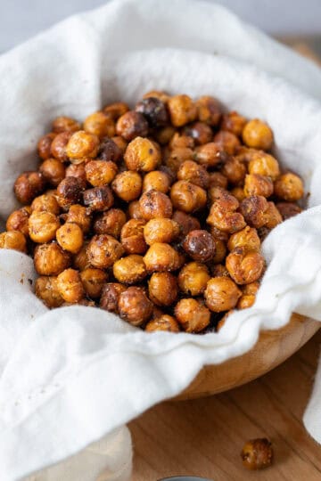 A serving bowl of crispy roasted chickpeas.