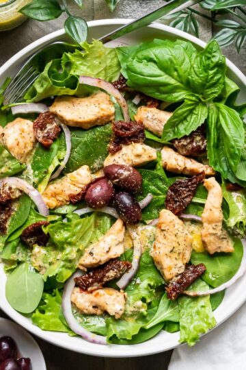 Chicken, olives, and sun-dried tomato on a bed of greens with a rich tuscan dressing.